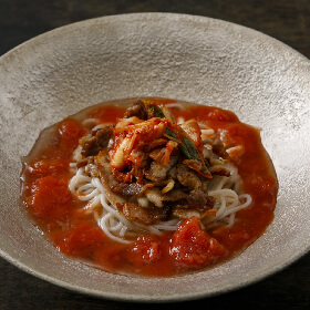だしトマトシャーベットの韓国風冷麺