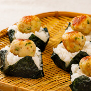 だしもみナゲットのおにぎり